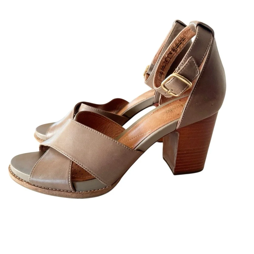 Clarks women size